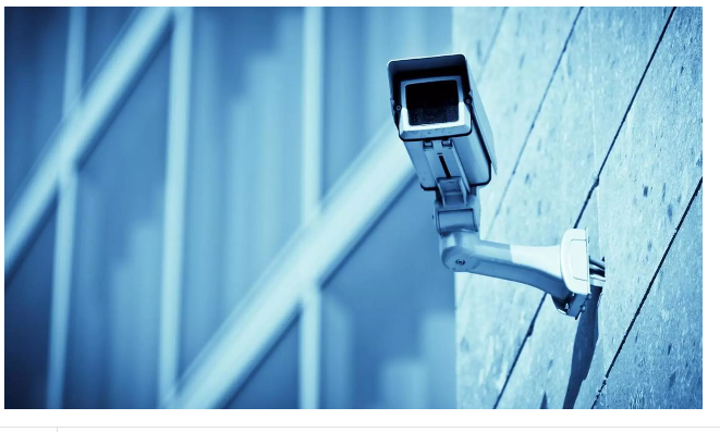 Telecamere contro i furbetti dell’immondizia, ecco perché il Garante privacy ha multato un Comune e due aziende