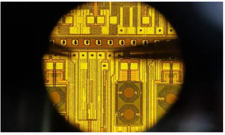 Semiconduttori, AI, tecnologie quantistiche e biotecnologie: le quattro tecnologie critiche per la sicurezza economica dell’UE
